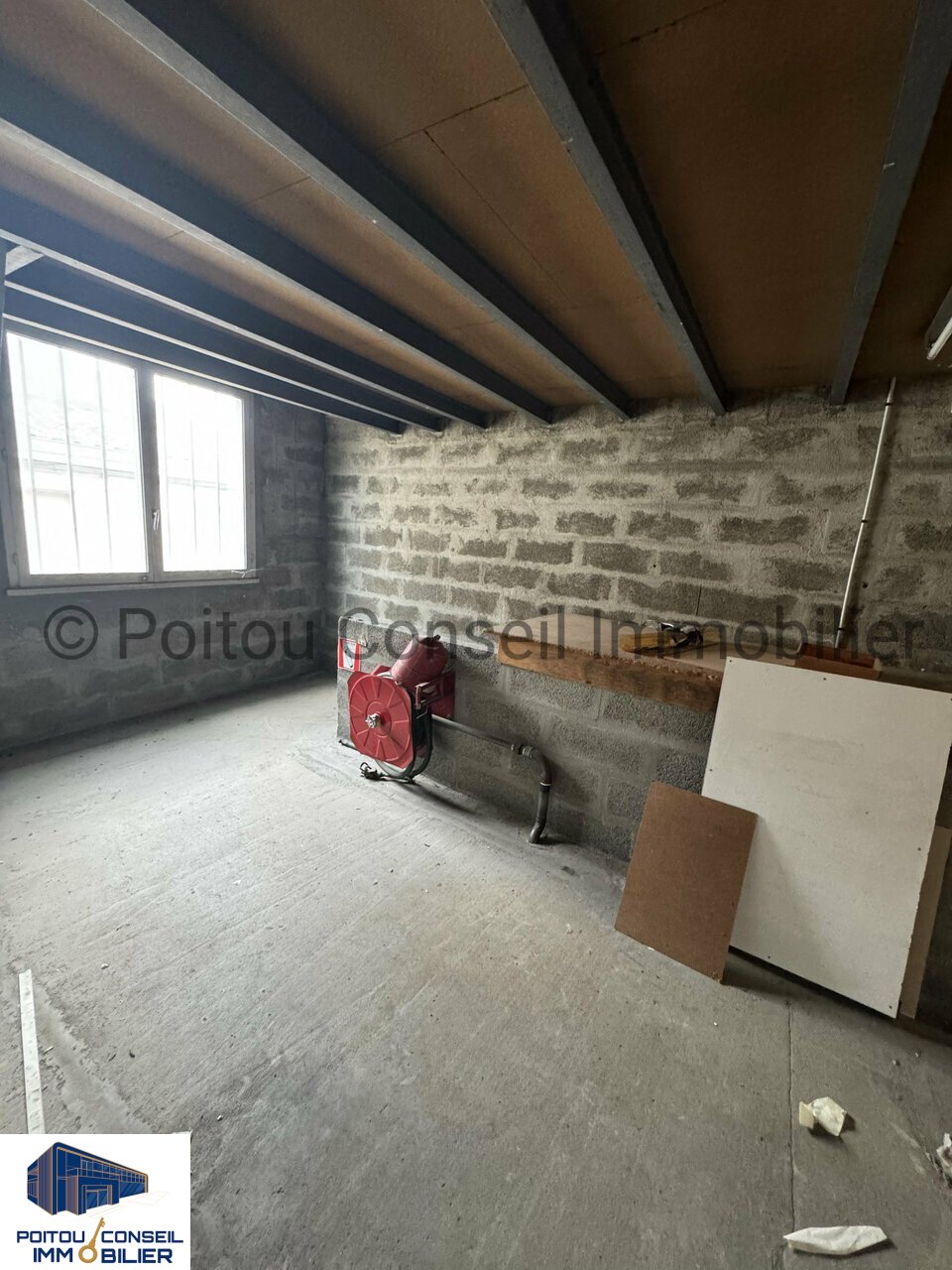 890763363_79_0101_11