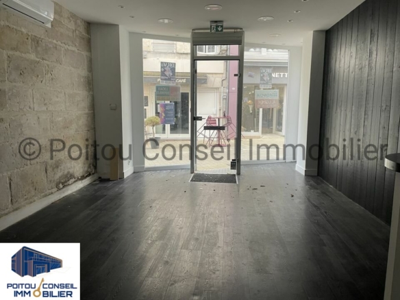 LOCATION CENTRE NIORT 35 m2 EN RDC PLUS LES ETAGES