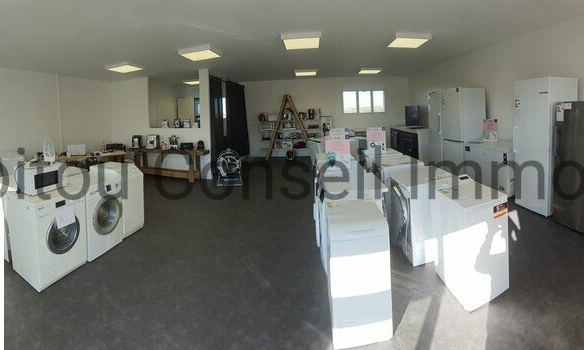 LOCAL COMMERCIAL ZONE TERRE DE SPORT 87m2 PARKINGS ET VISIBILITE