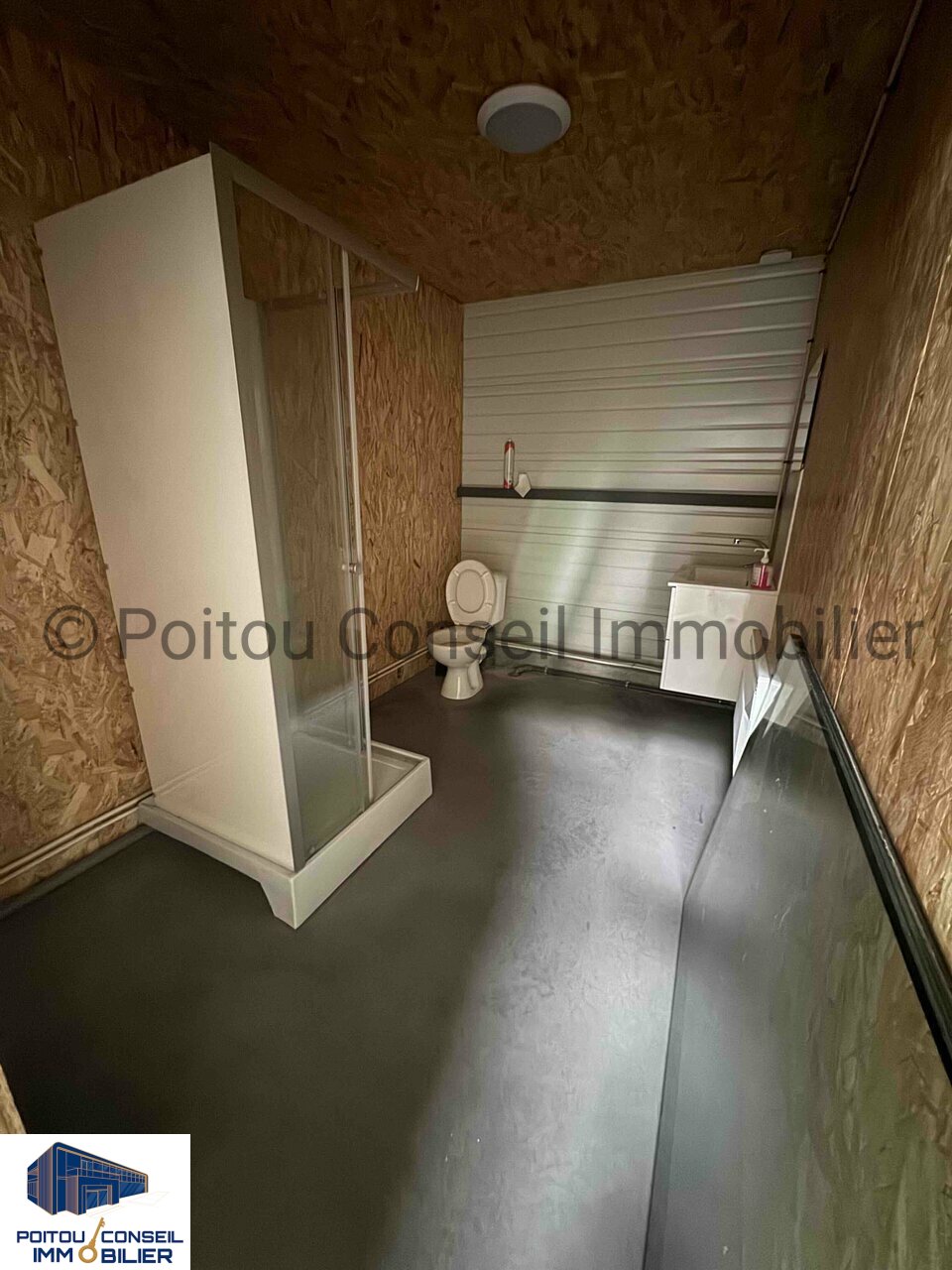 CELLULE COMMERCIAL 407m2 ZONE TERRE DE SPORT NIORT