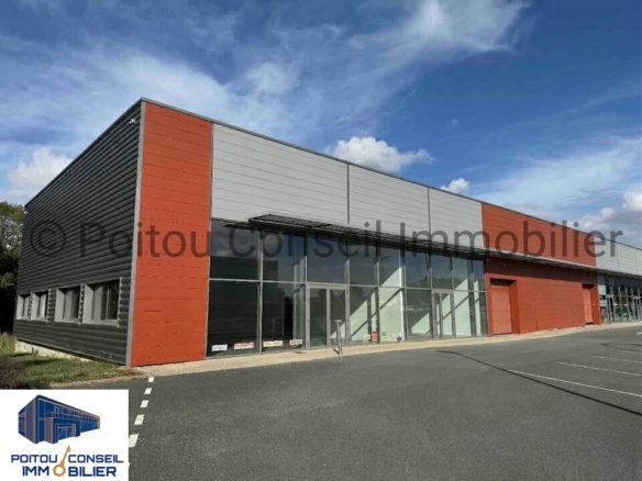 CELLULE COMMERCIAL 407m2 ZONE TERRE DE SPORT NIORT