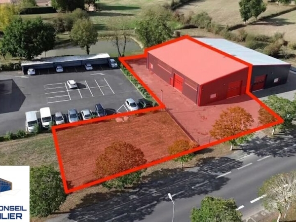 A VENDRE AVEC VISIBILITE LOCAL D’ACTIVITE DE 350M2 sur FONCIER DE 1400M2