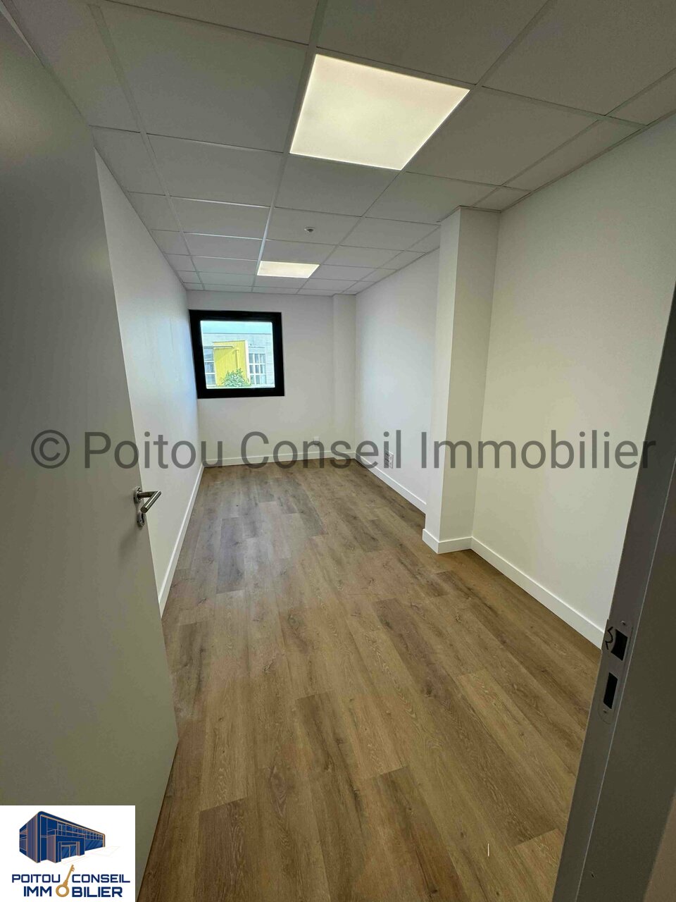 909144339_85_0009_5 LOCAL COMMERCIAL NEUF 600m2 FONTENAY LE COMTE CENTRE