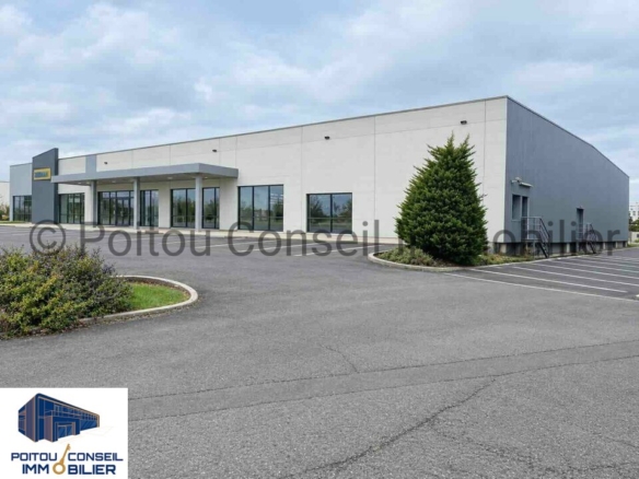 RARE LOCAL COMMERCIAL DE 1450 M2  ZONE MENDES FRANCE NIORT