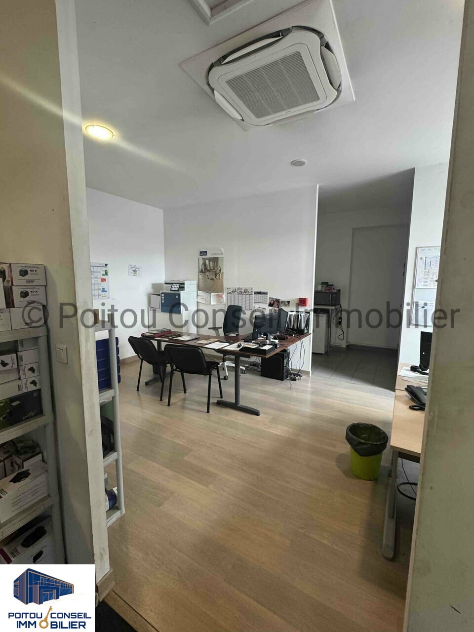 405509959_79_0236_4 A louer local commercial d’environ 412m2 facile d’accès zone mendes france Niort