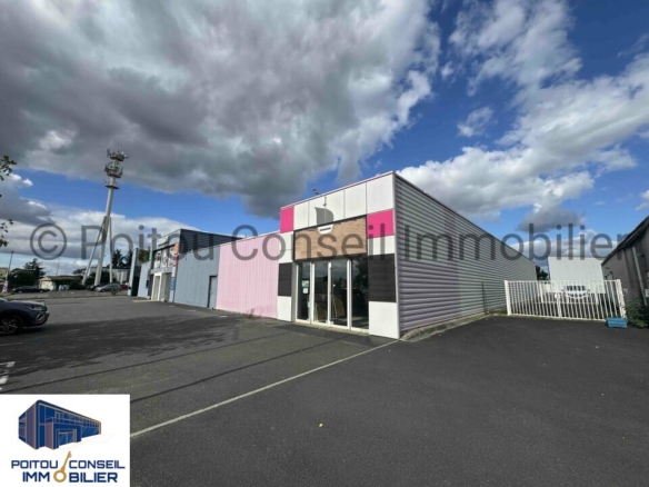A louer local commercial d’environ 412m2 facile d’accès zone mendes france niort
