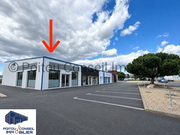 Location local commercial mendes france niort 290m2 avec visibilité