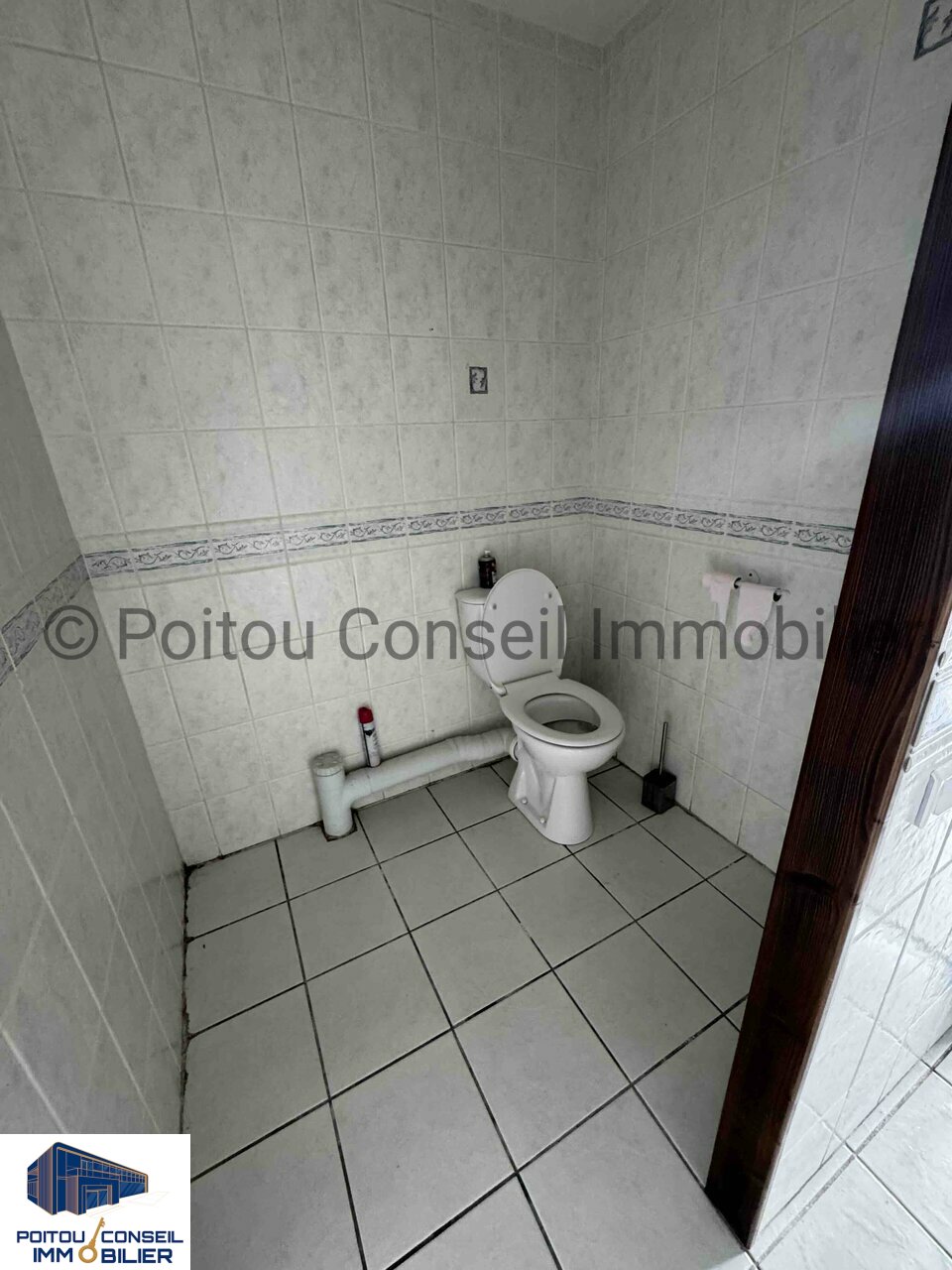 946720897_79_0233_7 Local tertiaire ou service 120m2 idéalement placé