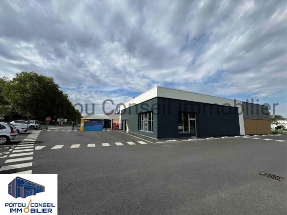 Local tertiaire ou service 120m2 idéalement placé